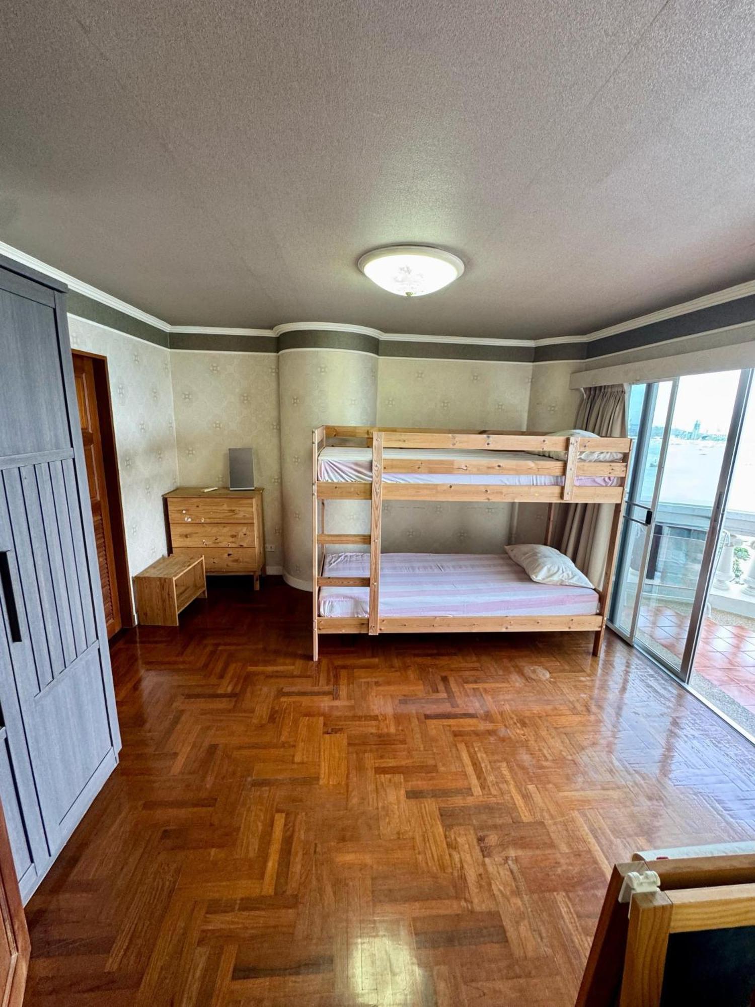 Sky Apartemen *